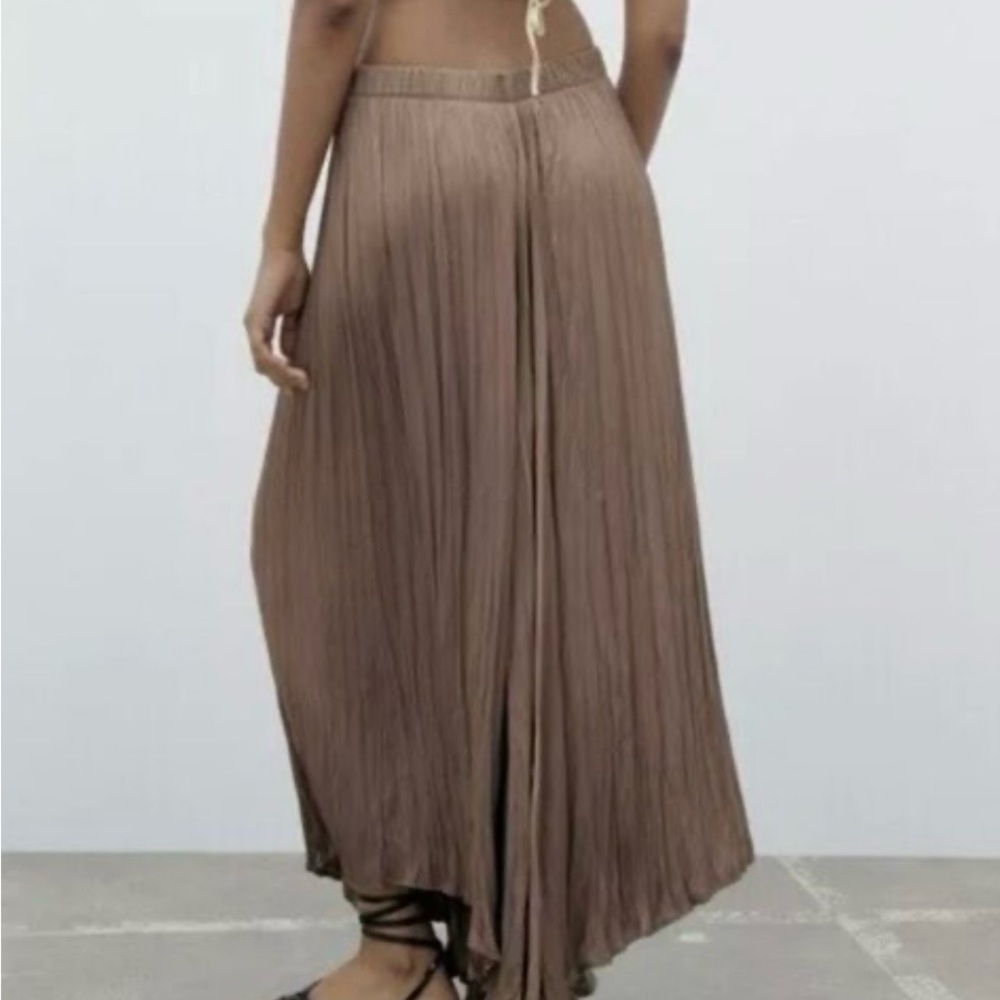 NWOT Zara beige/brown satin crinkle midi skirt. Flowy and flattering, size S. - Picture 1 of 5